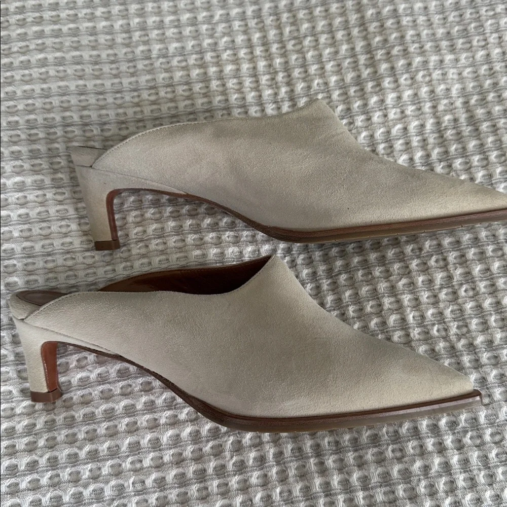 Aquatalia Women's Elegant Cream Clogs Size 7 - Picture 2 of 7